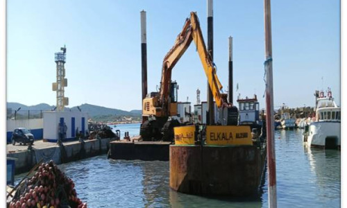 Travaux de dragage au port de pêche de ElMarsa